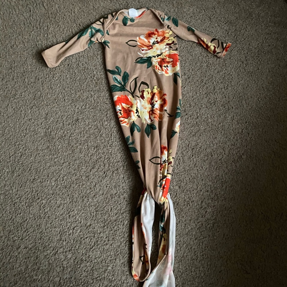 Newborn floral ran knotted gown